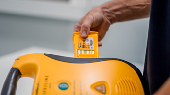 Holdbarhed af hjertestarter batterier